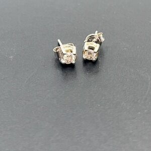 Zei 10k White Gold Round Diamond Stud Prong Set Earrings